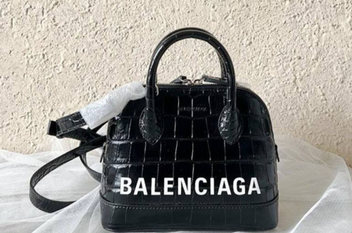 Elegansi Tak Tertandingi! Balenciaga Ville XXS Black Croco Top Handle Sling Bag, Cek Sekarang!