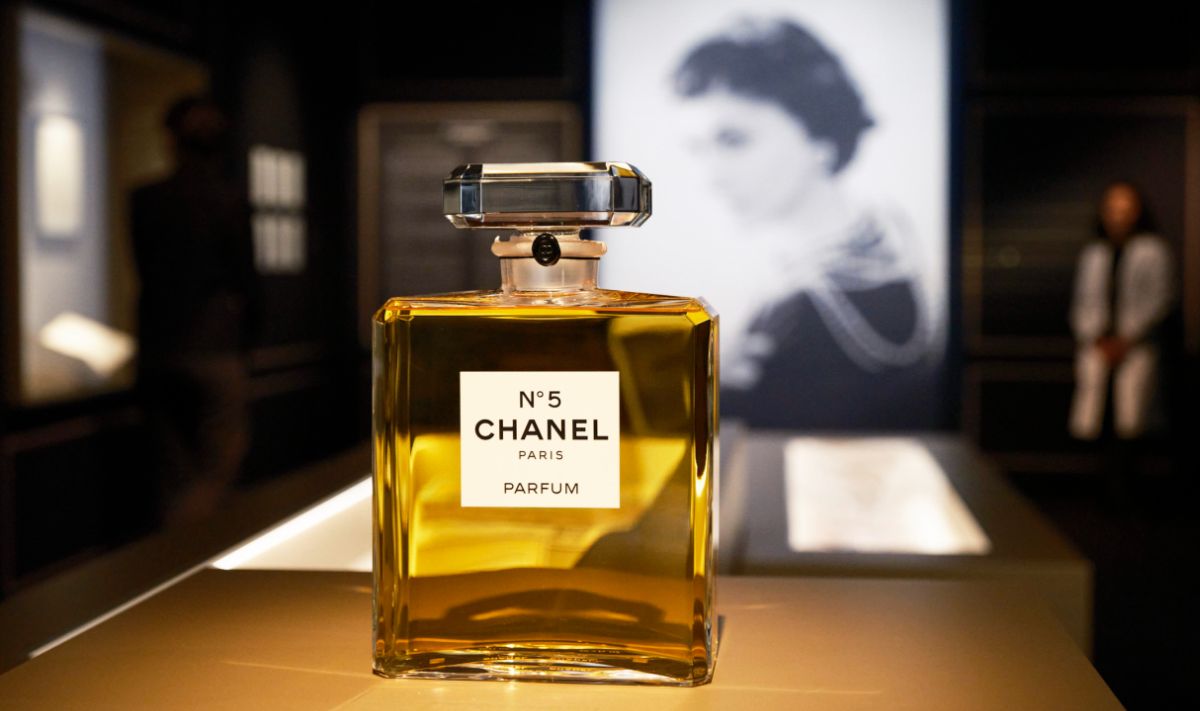 Wah! Chanel Bleu de Chanel: Parfum yang Memancarkan Profesionalisme & Kepercayaan Diri di Panggung Bisnis