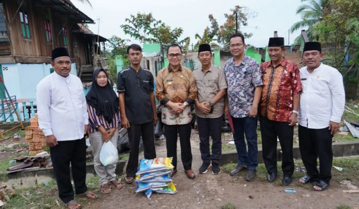PJ Bupati Banyuasin Berikan Dukungan Moril, dan Bantuan Darurat kepada Korban Kebakaran Desa Ujung Tanjung