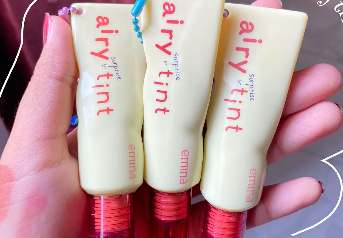 Dua Pilihan Lipstik dan Lip Tint Terbaru: Emina Airy Surprise Tint dan Make Over Powerstay Glazed