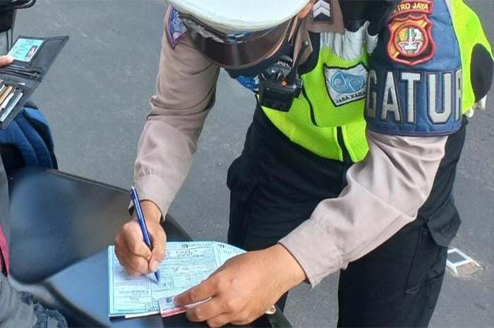 Video Viral Polisi Lalu Lintas di Bukittinggi: Minta Uang Tilang Tidak Masuk Akal!