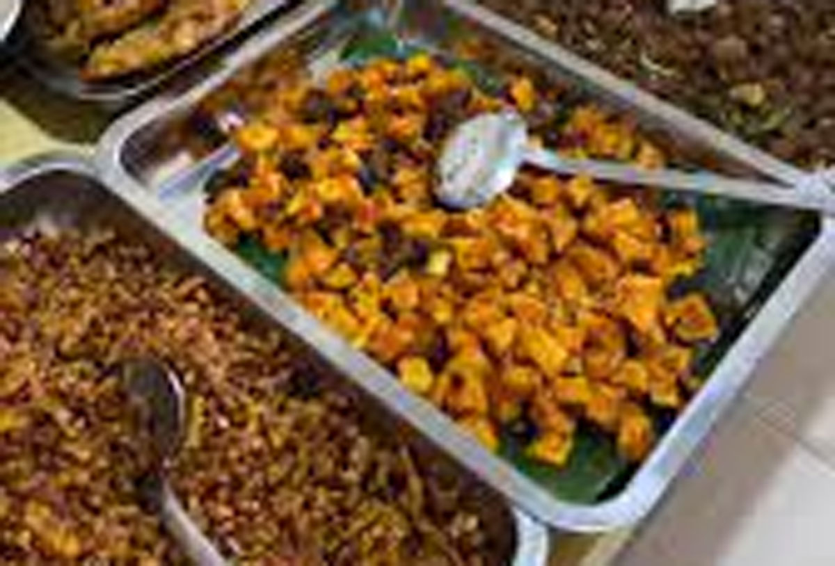 Ini Dia! Wisata Kuliner Tersembunyi di Palembang: Prasmanan yang Bakal Membuat Lidah & Hatimu Bergoyang!