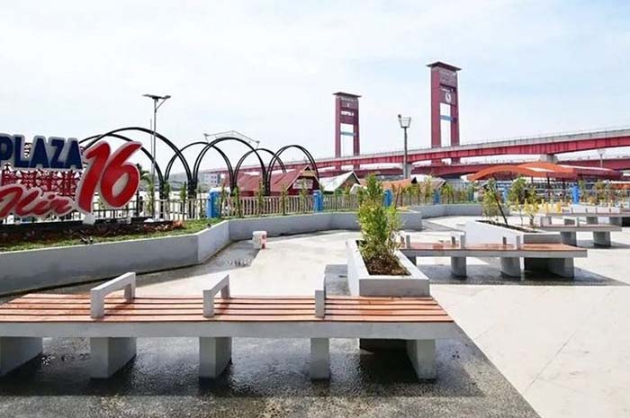 Plaza 16 Ilir Tempat Wisata di Palembang:  Bersantai dengan Pemandangan Jembatan Ampera