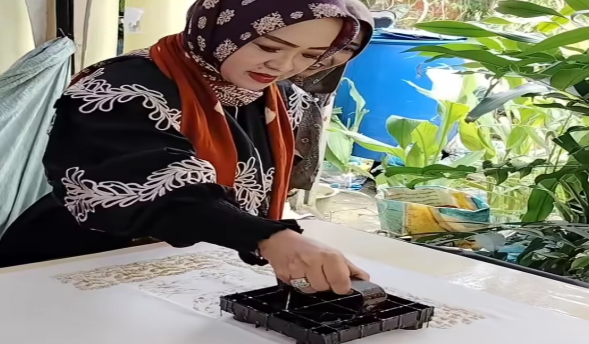 PJ Dekranasda Banyuasin Merry Hani Rustam Ikuti Pelatihan Pembuatan Batik Kain Jumputan