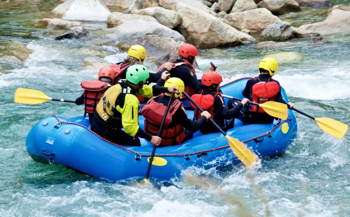 Intip Yuk! Pagar Alam Rafting: Uji Adrenalinmu di Sungai Deras!