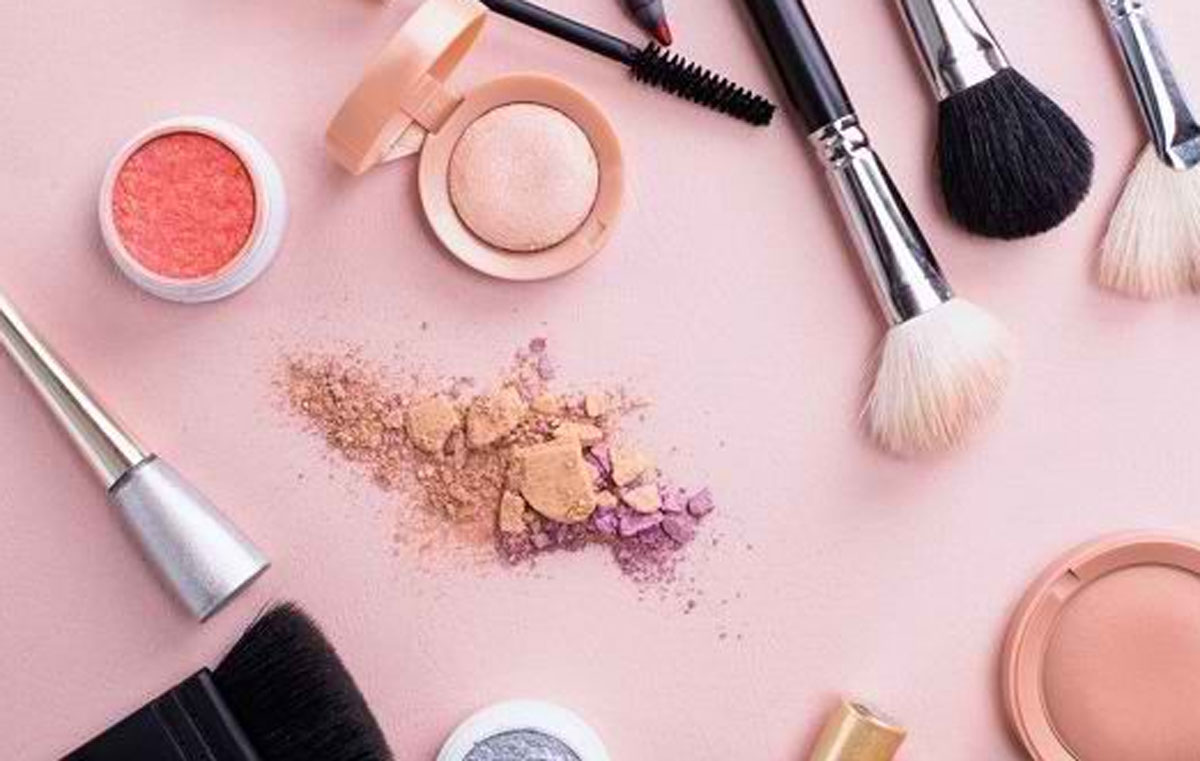 Cegah Risiko Produk Kosmetik dengan Rumus KLIK: Panduan BPOM untuk Konsumen