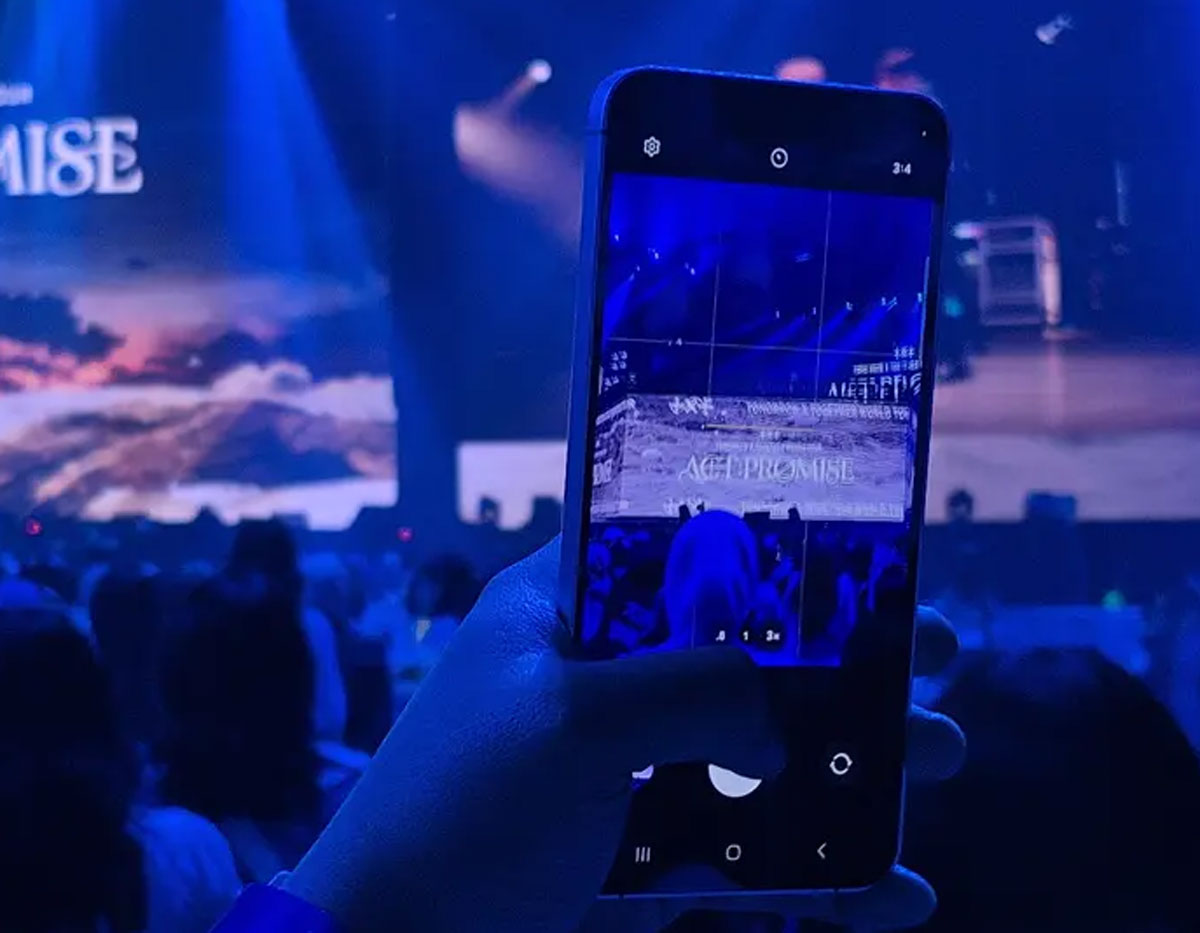 Foto Nge-Zoom Anti Pecah di Konser? Samsung Galaxy S24 Series Jawab Tantangan!