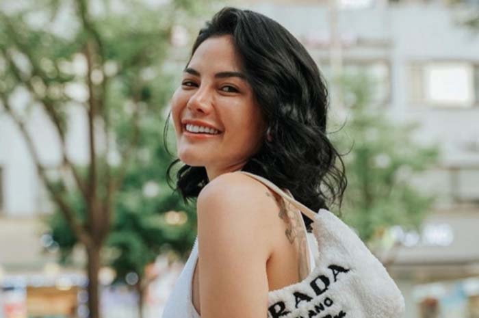 Nikita Mirzani Bocorkan Pacar Baru Setelah Cerai dari Antonio Dedola: Kecaman Netizen dan Kabar Bahagia