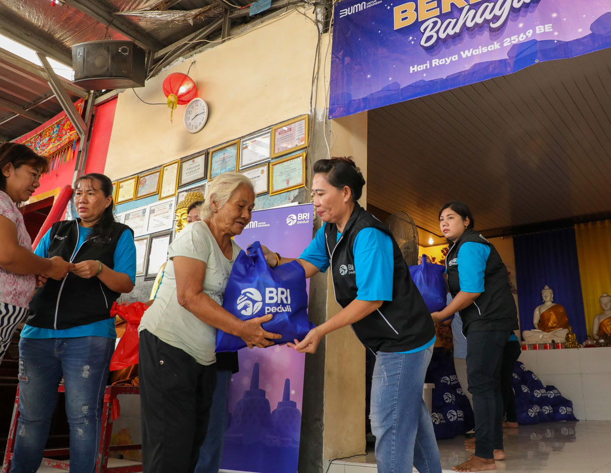 BRI Peduli Rayakan Waisak 2025 dengan Menyalurkan 1.000 Paket Sembako untuk Umat Buddha di Tangerang
