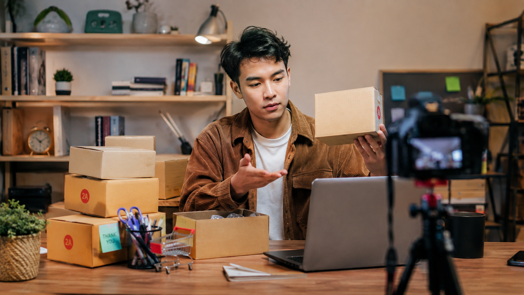 Modal HP dan Internet, Anak Muda Kuasai Bisnis Digital