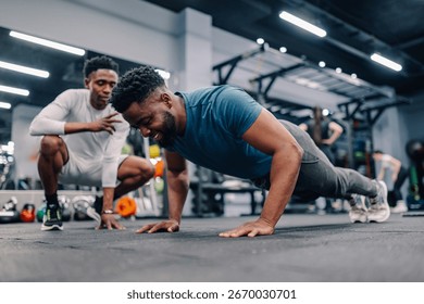 Cuma Modal Lantai: Rahasia Dada Bidang dan Lengan Kekar Tanpa Perlu Bayar Member Gym!