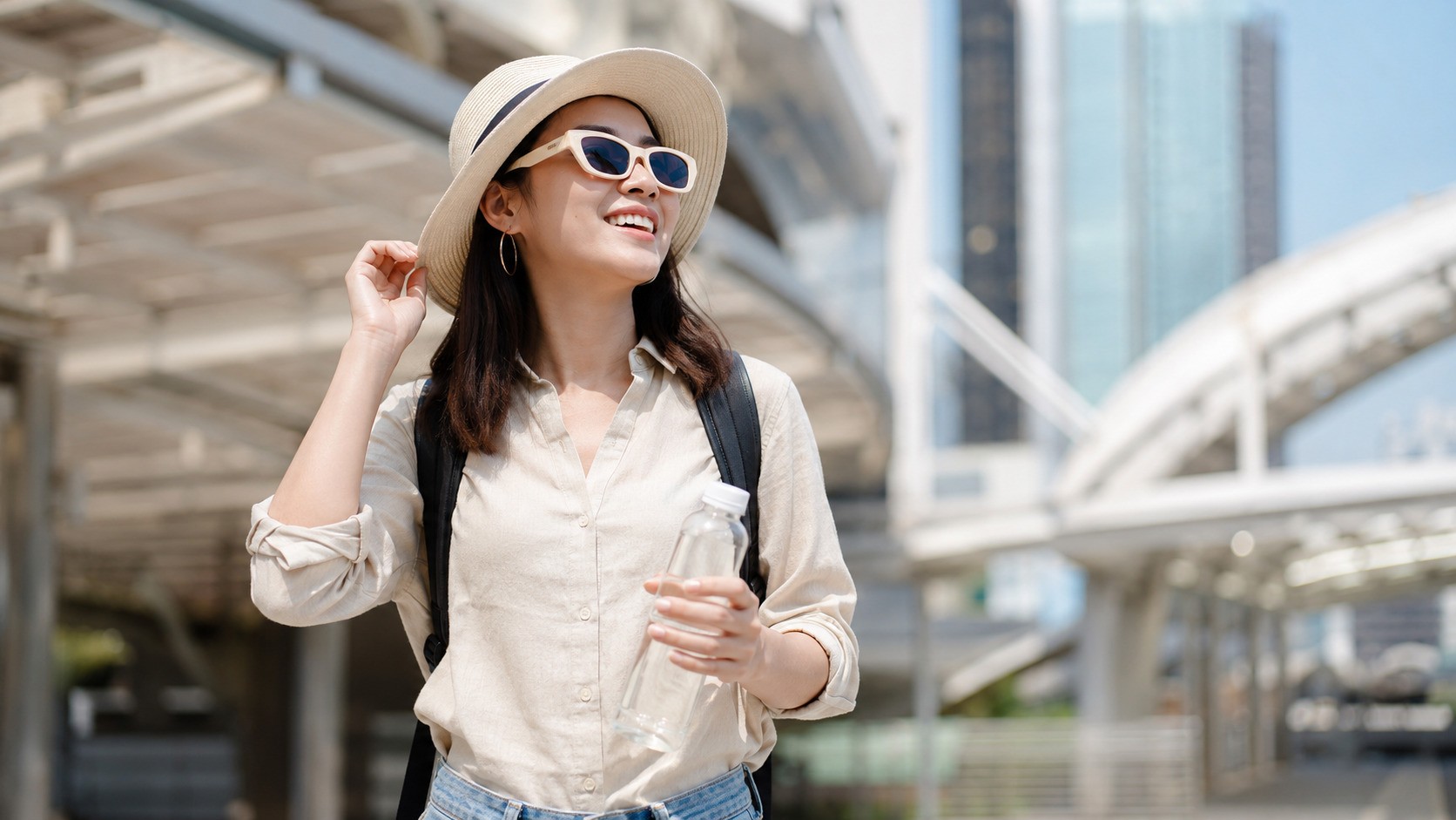 Jangan Sampai Salah Pilih! Ini Item Fashion yang Cocok Saat Terik Matahari