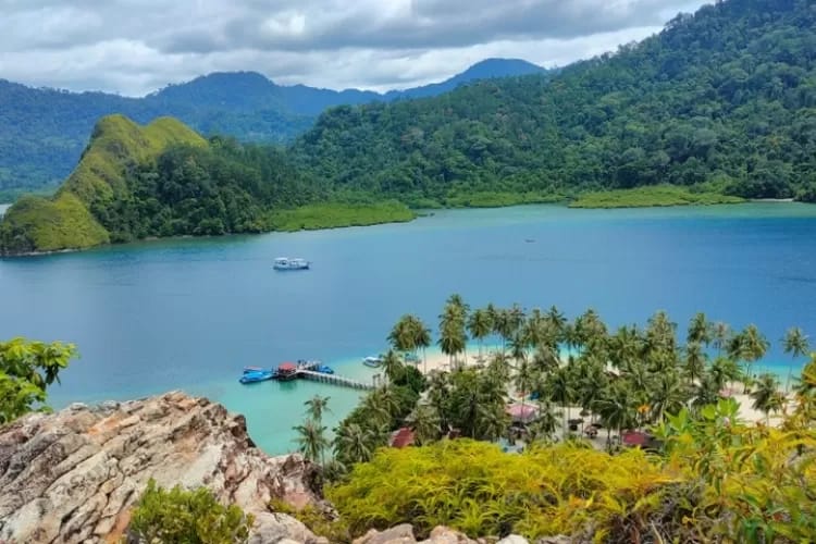 Destinasi Surga Di Pulau Pasumpahan, Betah Snorkeling