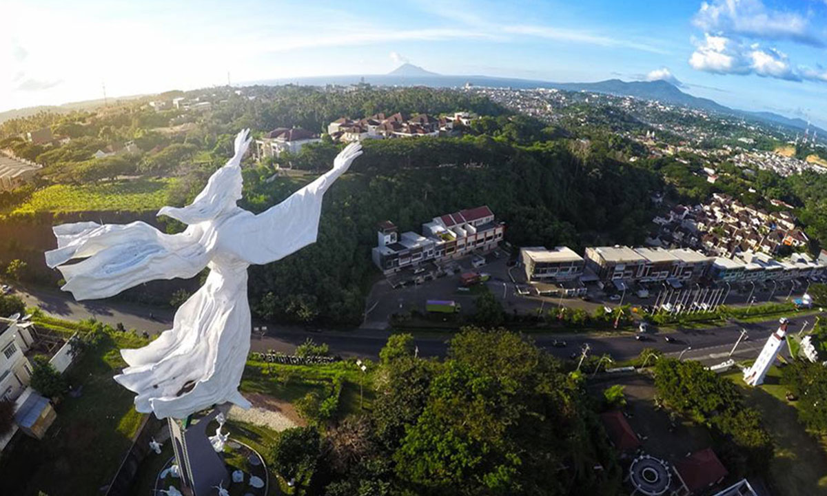 Monumen Yesus Memberkati, Destinasi Wisata Religi dan Karya Seni Yang indah di Kota Manado, Menakjubkan !