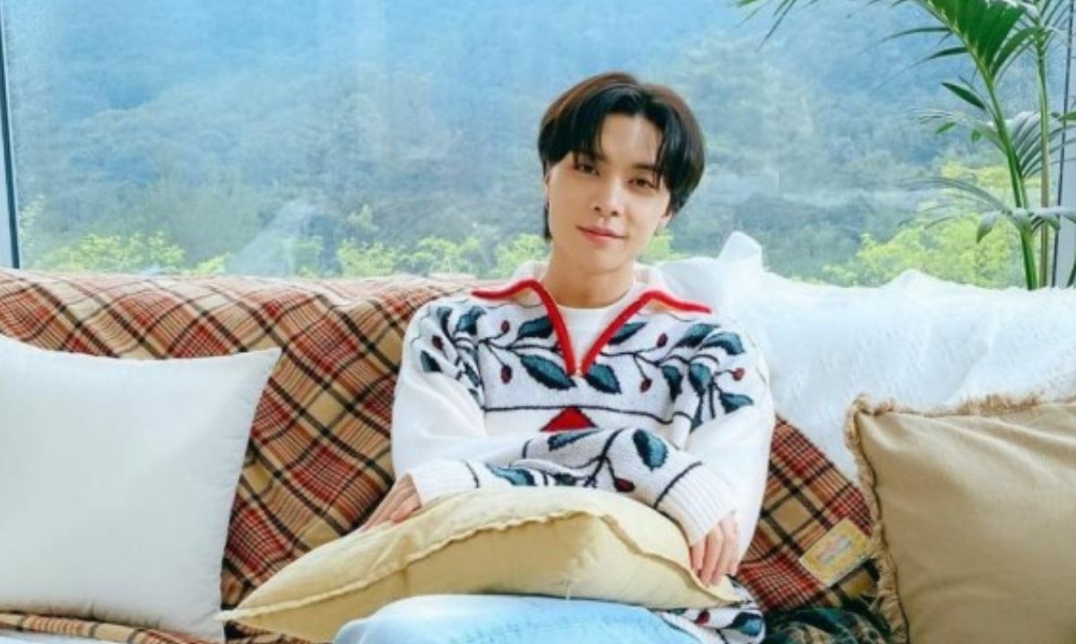 Aksesori yang Membuat OOTD Casual Sporty Johnny NCT Makin Kece!