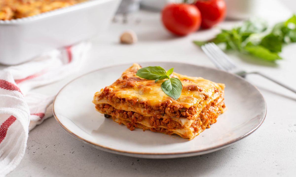 Lasagna Lapis-lapis: Eksplorasi Rasa dalam Setiap Gigitan dari Tradisi Kuliner Italia yang Famous di Indonesia