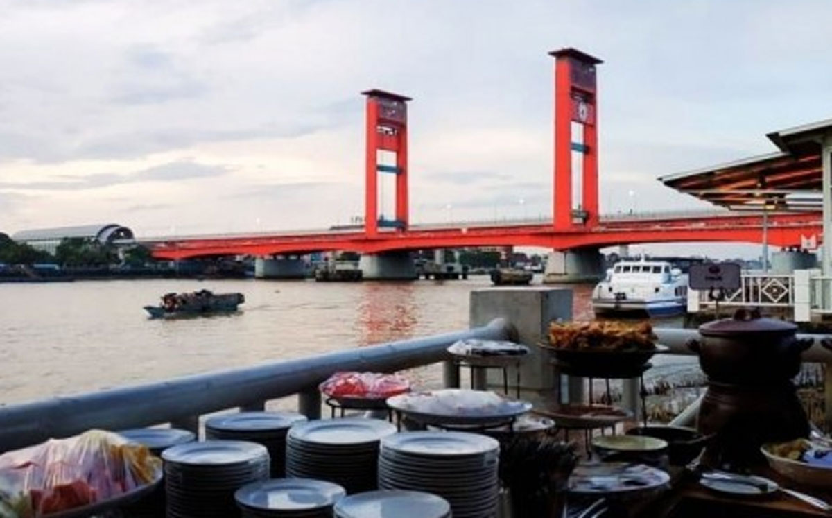Menikmati Pesona Kuliner di Pinggir Sungai Musi: Pengalaman Tak Terlupakan di Palembang