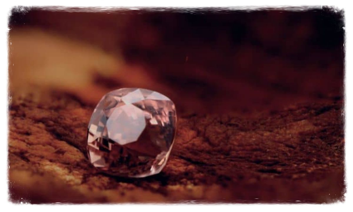 Keunikan Padparadscha Sapphire Sebagai Simbol Kecantikan Alam yang Tak Tergantikan