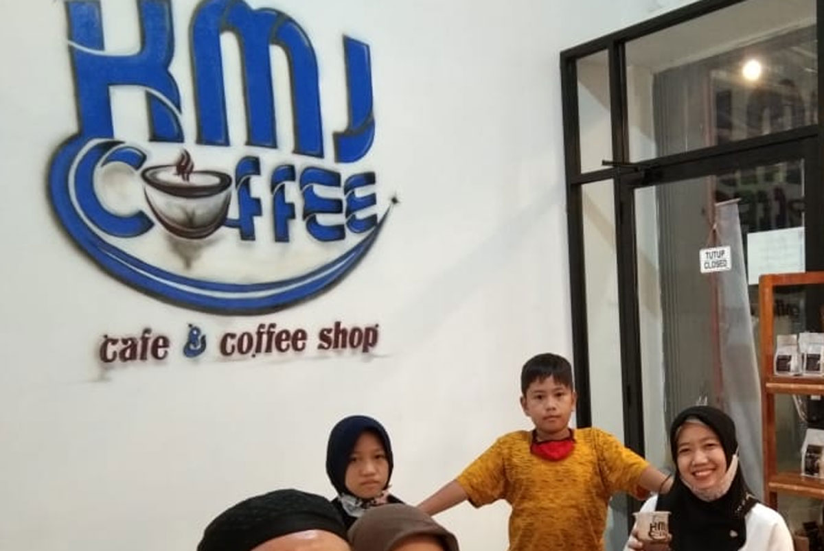 KMJ Coffee Shop: Tempat Nongkrong Nyaman dengan Harga Terjangkau di Palembang