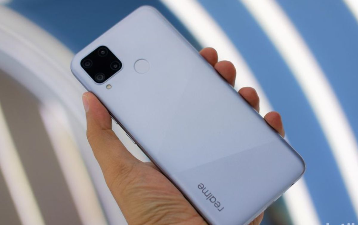 Pendaki Gunung Wajib Punya Realme C15: Praktis, Tahan Lama, dan Fotogenik!