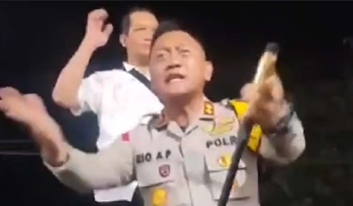 Lagi Viral! Aksi Heroik Kapolres Kota Binjai Berlutut Minta Warga Tak Hakimi Pencuri, Begini Kejadiannya !