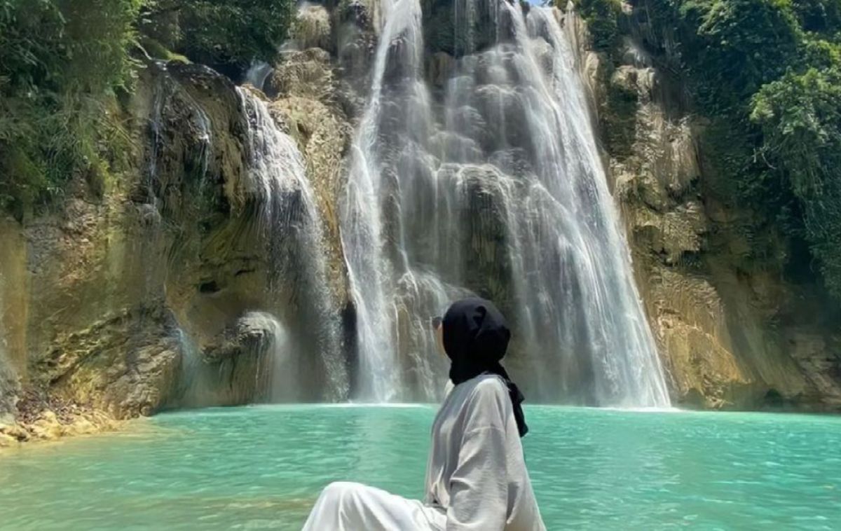 Air Terjun Pintu Langit: Surga Tersembunyi yang Menantang Adrenalin dan Menyegarkan Jiwa!