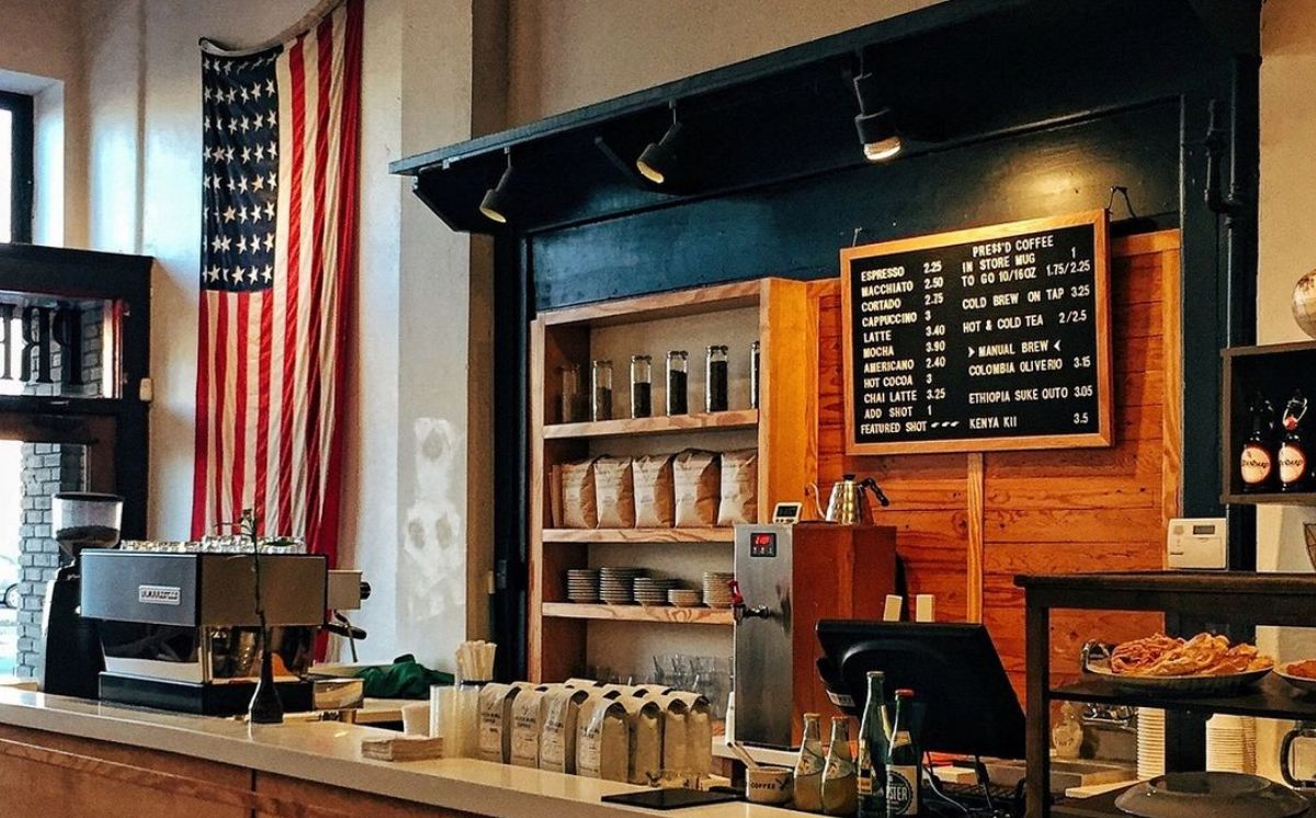 Coffee Shop sebagai Simbol Gaya Hidup Urban Palembang: Tren Baru Tempat Nongkrong dan Healing Anak Muda!