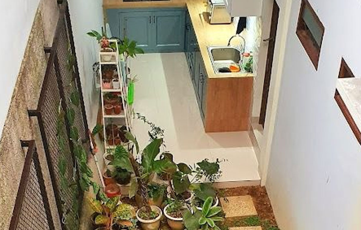 Desain Dapur Minimalis Terbuka di Belakang Rumah yang Multifungsi