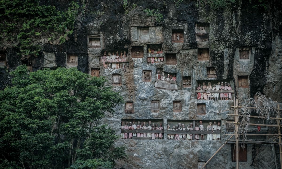 Desa Lemo! Wisata Mistis di Tebing Batu Mengungkap Sejarah dengan Lubang Pemakaman Kuno