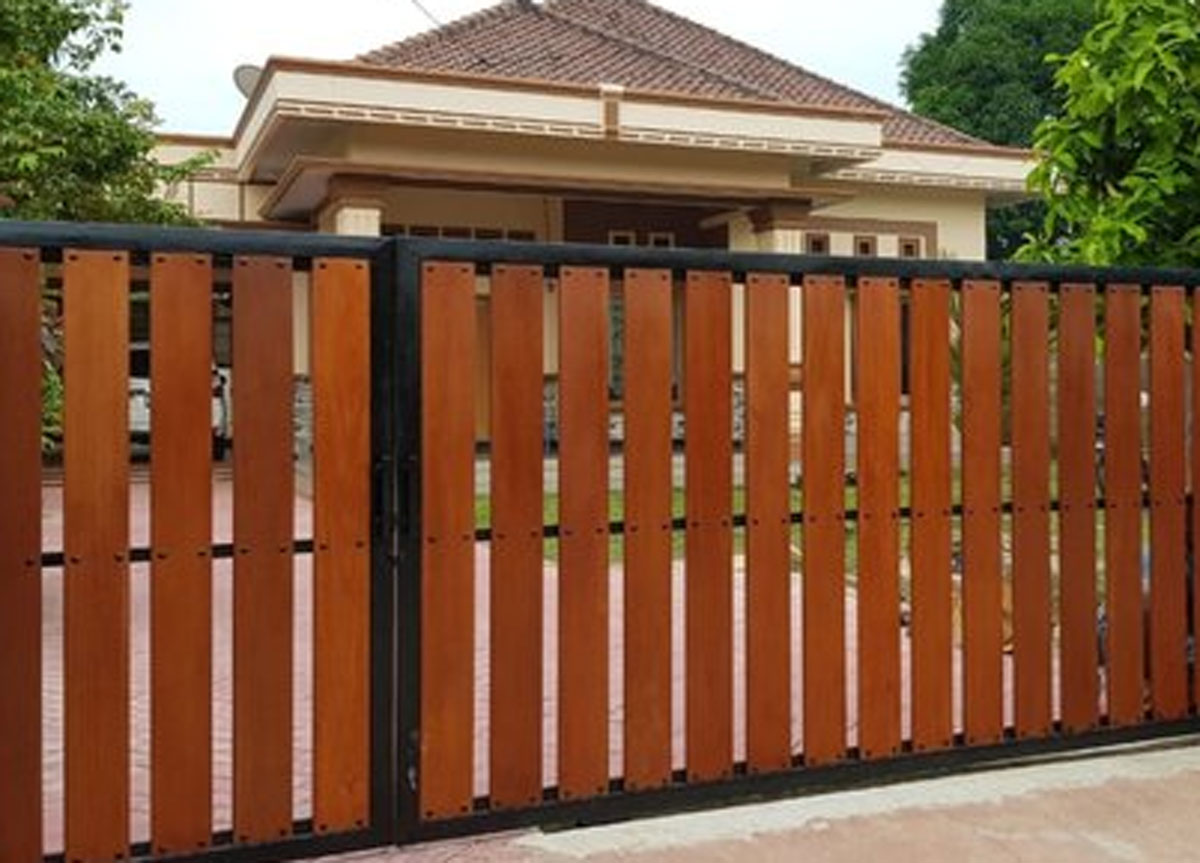 Hangat dan Sederhana dengan Pagar Palet Kayu: Solusi Estetik yang Ramah Kantong