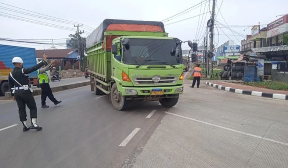 Operasi Pemeriksaan Angkutan Barang: Kolaborasi Sat Lantas Polres Banyuasin di UPPKB Talang Kelapa