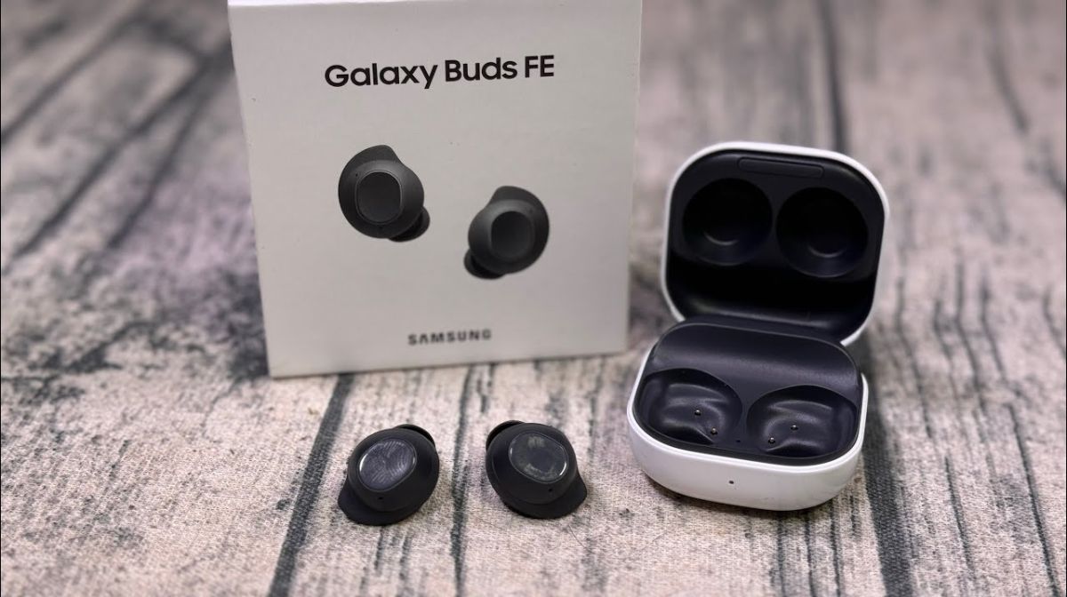 Galaxy Buds FE: Sayapkan Pengalaman Audio Anda dengan Harga Terjangkau dan Bass Menggelegar!