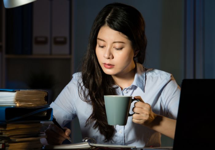 Mengalahkan Kebiasaan Kurang Tidur & Begadang: Ini 10 Panduan untuk Mahasiswa yang Padat Jadwal