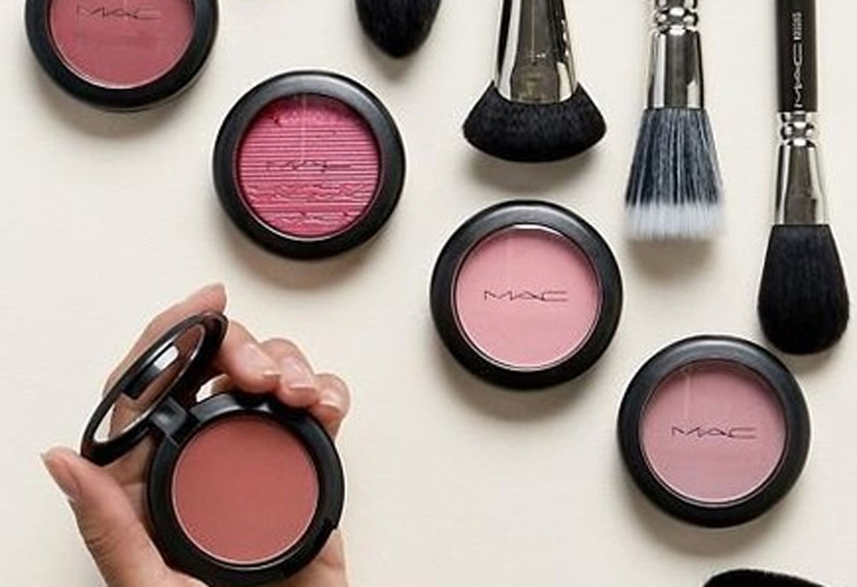 Menghindari Kesalahan dalam Mengaplikasikan Blush On Bubuk : Tips untuk Hasil Makeup Sempurna