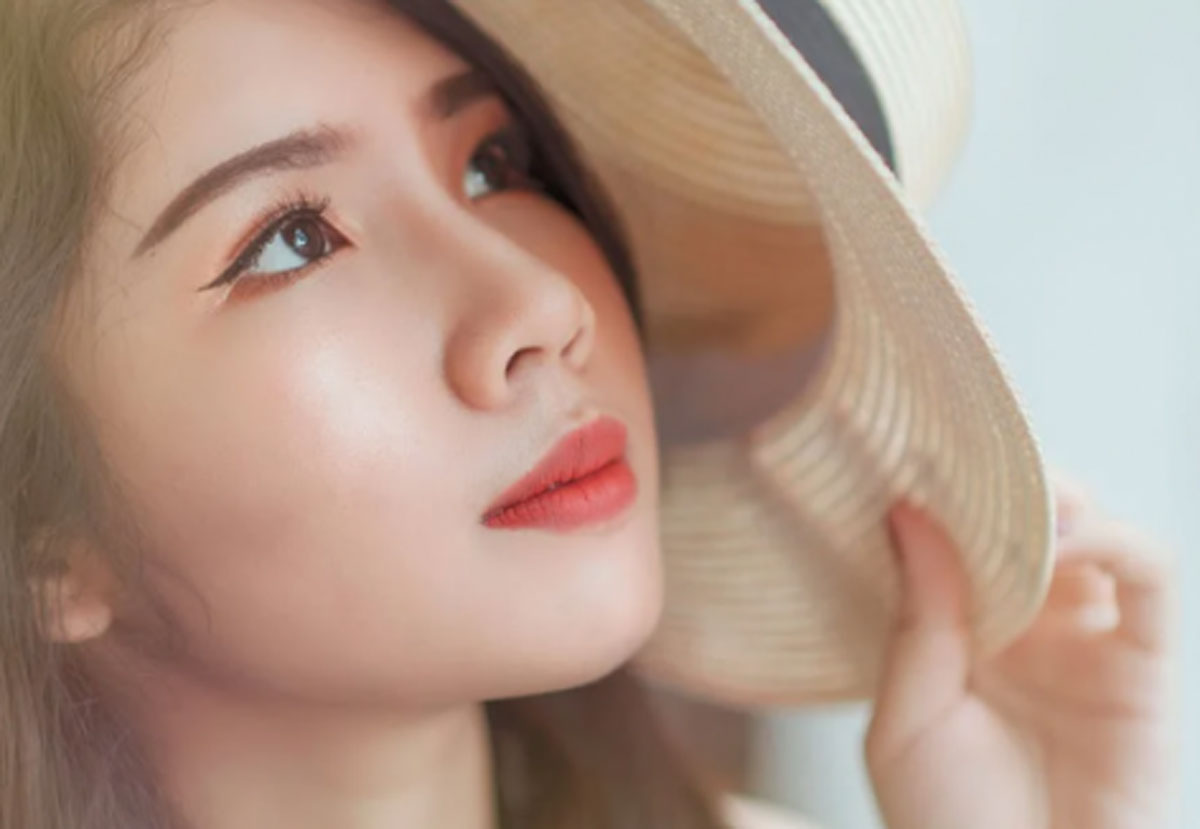 Sunscreen Ideal untuk Digunakan di Bawah Makeup: Perlindungan Kulit Tanpa Mengganggu Riasan