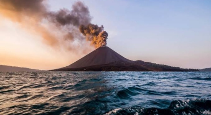 Waspada Gunung Anak Krakatau Meletus Lagi 