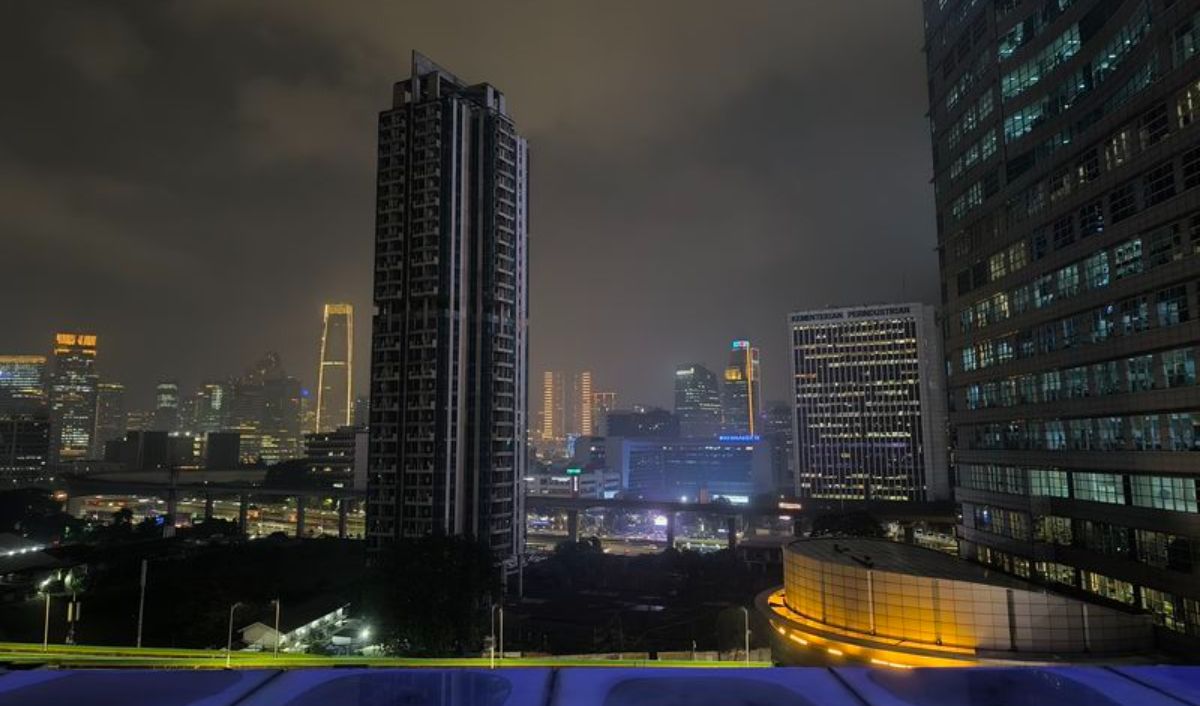 Redmi Note 13 Pro Plus 5G: Cityscape Malam Hari, Menangkap Keindahan Lampu Kota! 