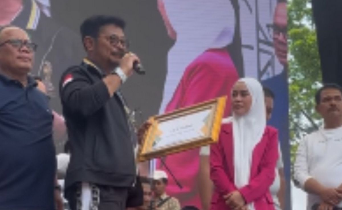 Terkini: Menteri Pertanian Syahrul Yasin Limpo Resmi Menyematkan Gelar Duta Petani Milenial pada Lesti Kejora
