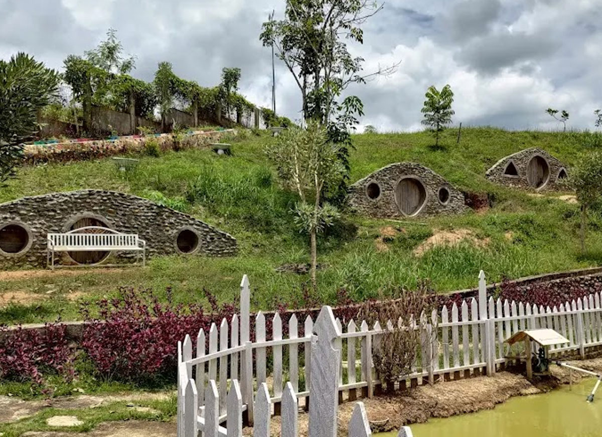 Plumeria Eco Park Muara Enim: Destinasi Wisata Edukasi Alam yang Menawan