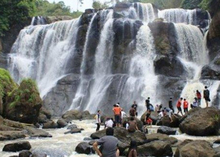 Pesona Curug Sembilan: Air Terjun Bertingkat Sembilan di Bengkulu