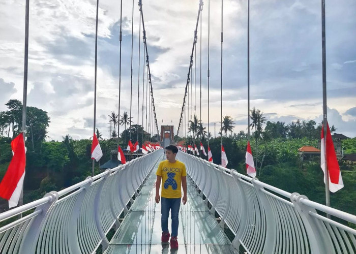 Wisata Jembatan Kaca Bali, Pemandangan Spektakuler dan Merasakan Sensasi Unik