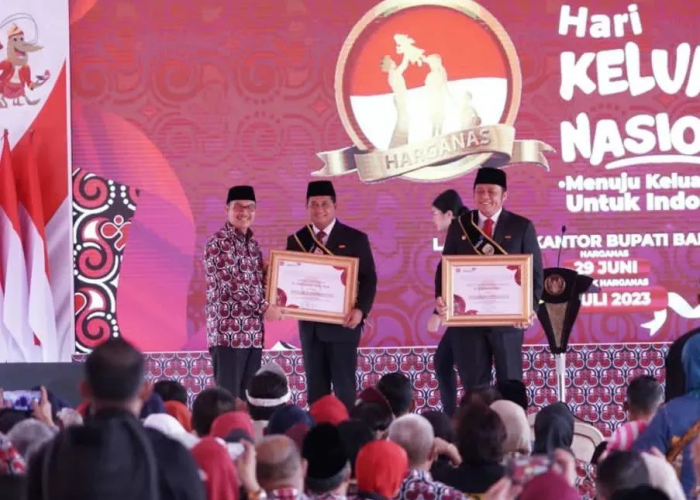 Wapres Anugerahkan Satyalancana Pembangunan dan Wira Karya pada Harganas ke-30 di Banyuasin