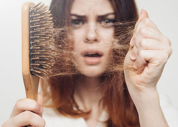 Mengapa Rambut Rontok Bisa Menjadi Masalah Serius: Penyebab dan Cara Mengatasinya