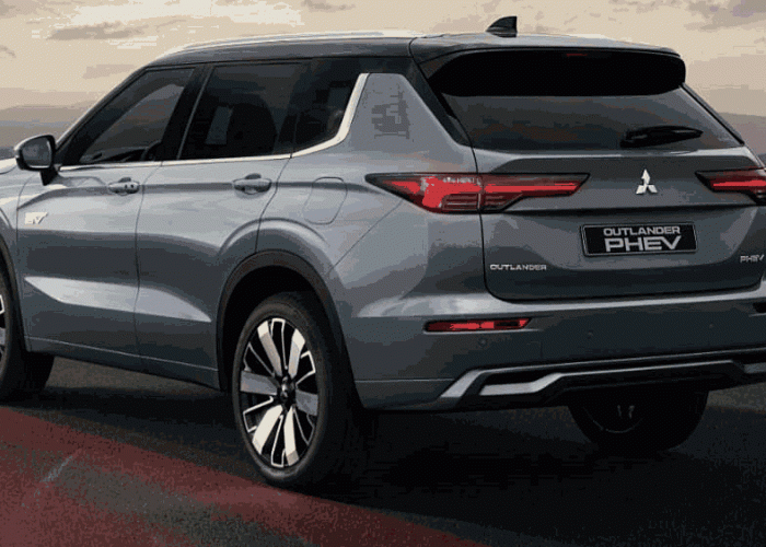 Mitsubishi Outlander PHEV 2025  Menjembatani Dunia Listrik dan Bensin di Era Transisi Energi