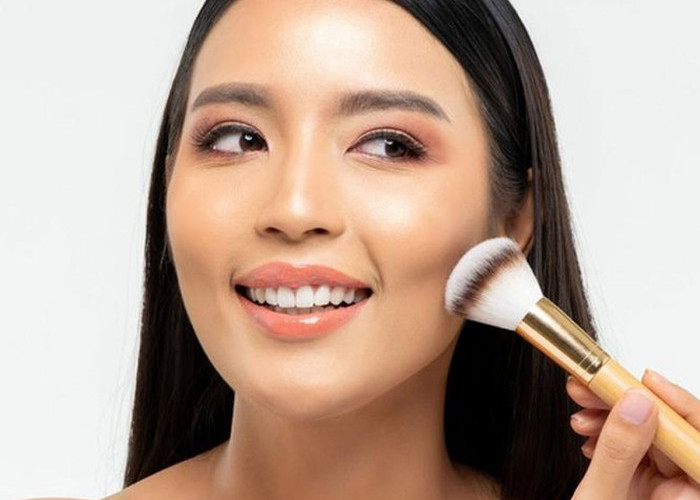 Tampil Lebih Rapi dengan Teknik Blend Foundation Menggunakan Kuas: Langkah dan Manfaatnya untuk Hasil Flawless