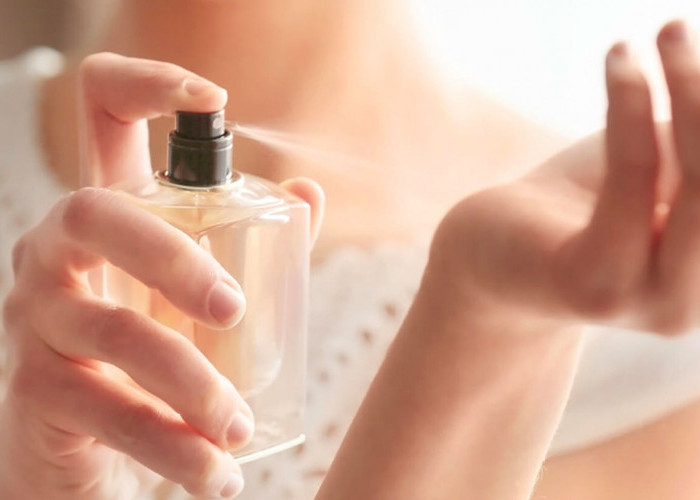 Wangi Parfum Bikin Produktivitas Naik? Yuk, Simak Tips Biar Parfum Tahan Seharian!