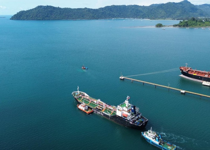 Non Stop, Kapal Tanker Pertamina Antarkan Energi dan Harapan ke Sumatera, Bantu Korban Bencana Banjir