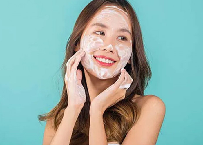 Langkah Kedua Skincare Malam: Pentingnya Membersihkan Wajah dengan Sabun yang Tepat