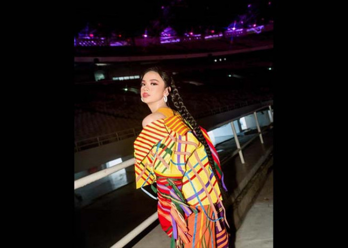 Lyodra Ginting Memukau Netizen dengan Balutan Outfit Tenun Lurik yang Kekinian dan Elegan!