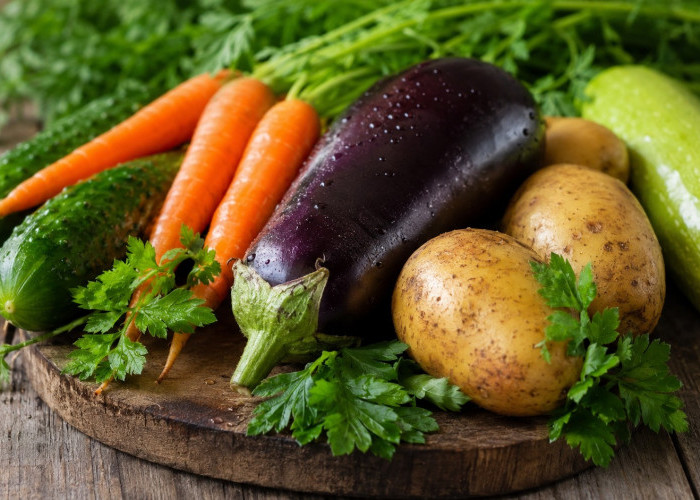 Stop Mengupas! Kulit 5 Sayuran Ini Menyimpan Nutrisi yang Sering Terbuang
